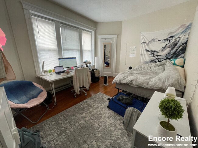 Photo - 883 Huntington Ave Unidad 12