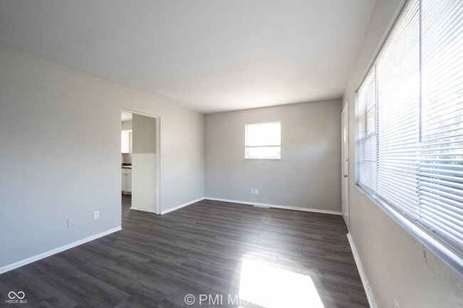 Photo - 5843 Woodside Dr