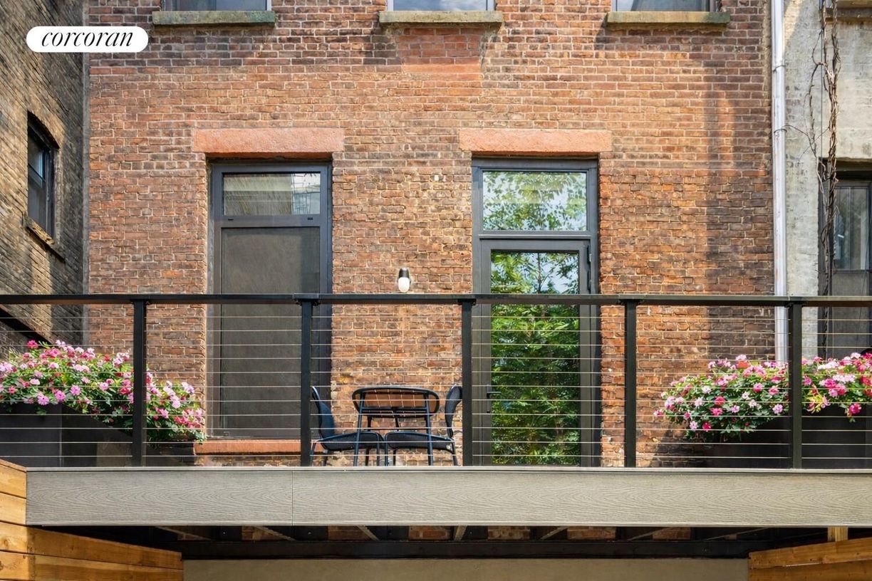 Photo - 447 W 51st St