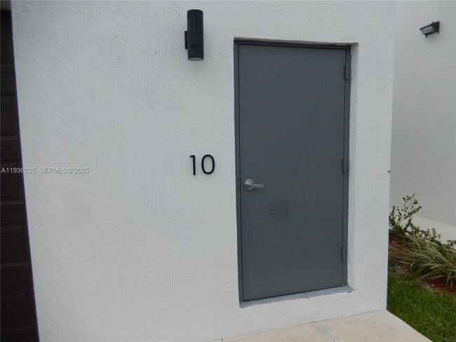 Photo - 16955 SW 100th Ave Unit 10