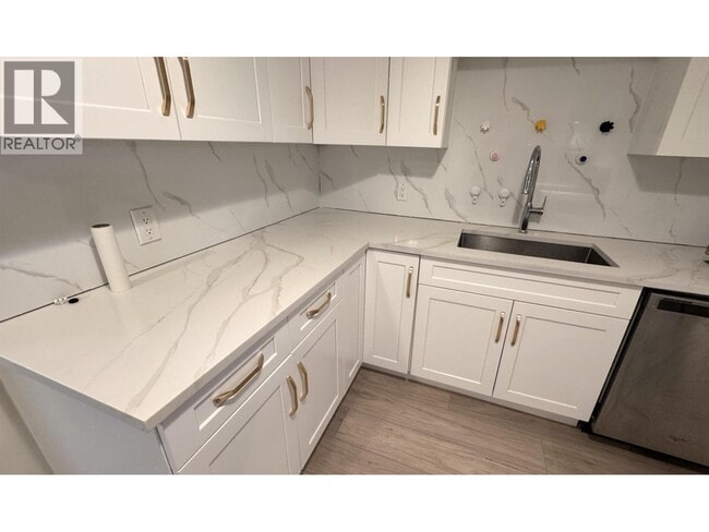 Photo - 5552 Jersey Ave