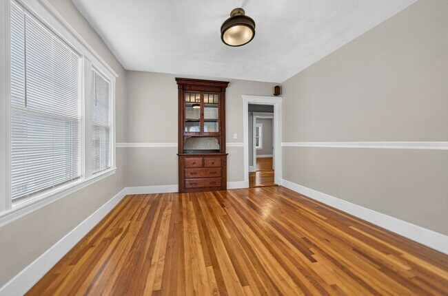 Photo - 156 W Adams St Unit 2