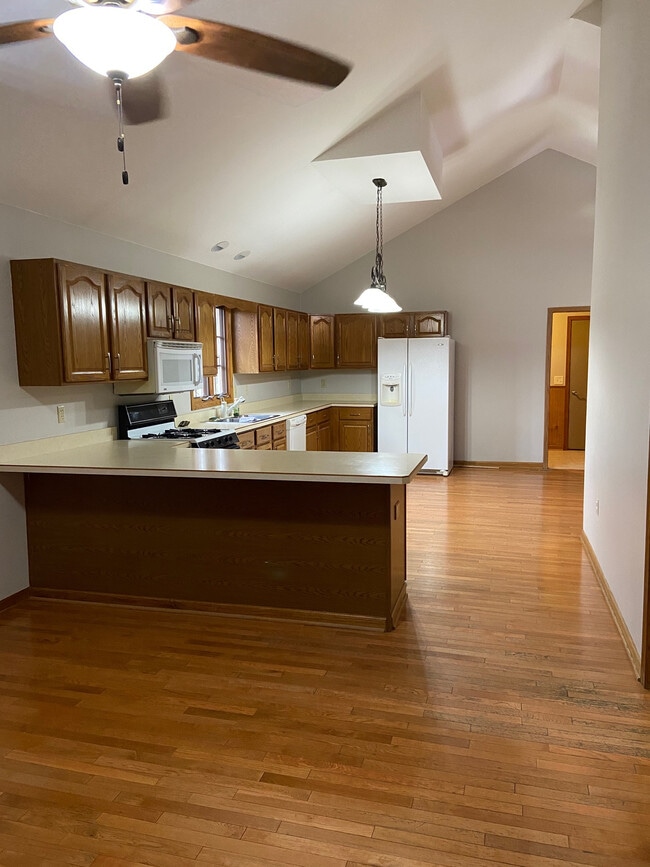 Photo - 558 Beachview Dr