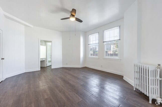 Studio, 1BA - 500SF - Living Room