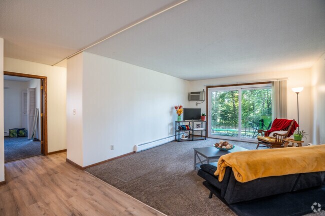 2BR, 1BA - 984SF - Living Room