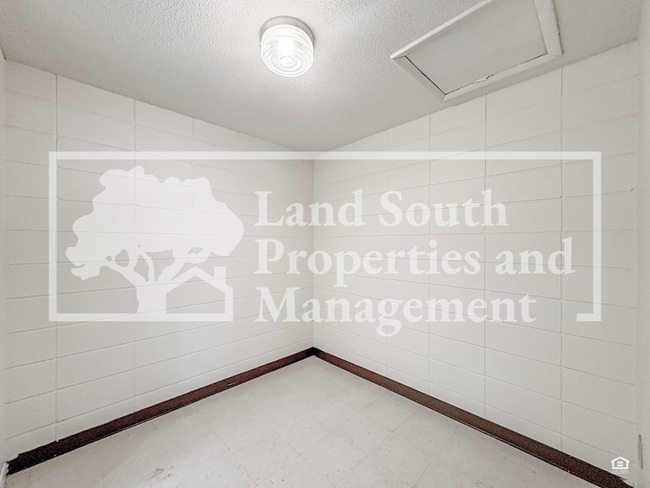 Photo - 725 E Lime St