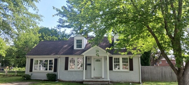 Building Photo - 3 bedroom 1 bathroom- Monument Drive Rental