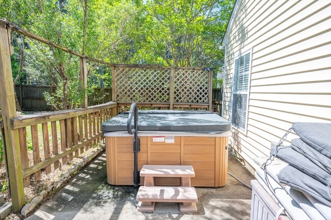 Photo - 343 Briarbend Rd