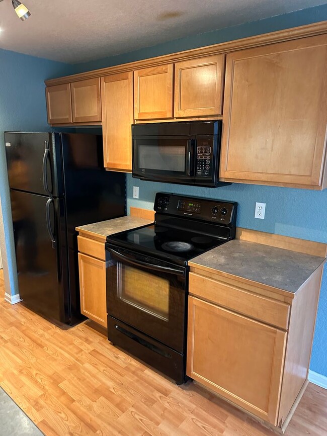 2 bedroom, 2 bath condo North Seattle. - 2 bedroom, 2 bath condo North Seattle. Unit 117