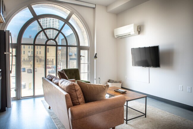 333 W State St Unit SI ID1379054P