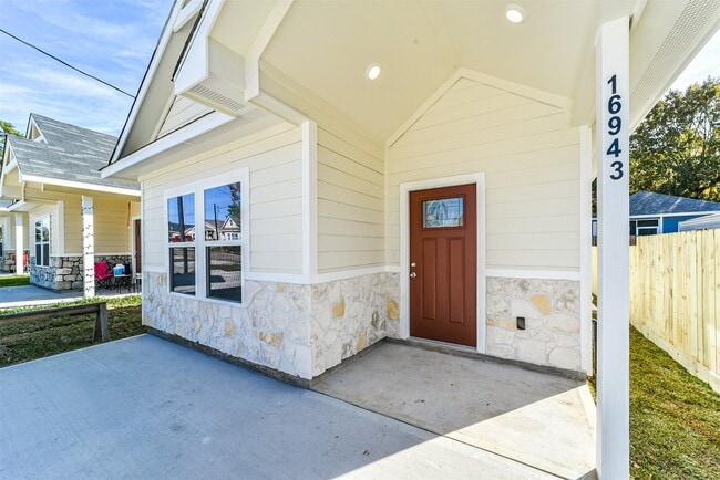 Photo - 16943 W Juneau St
