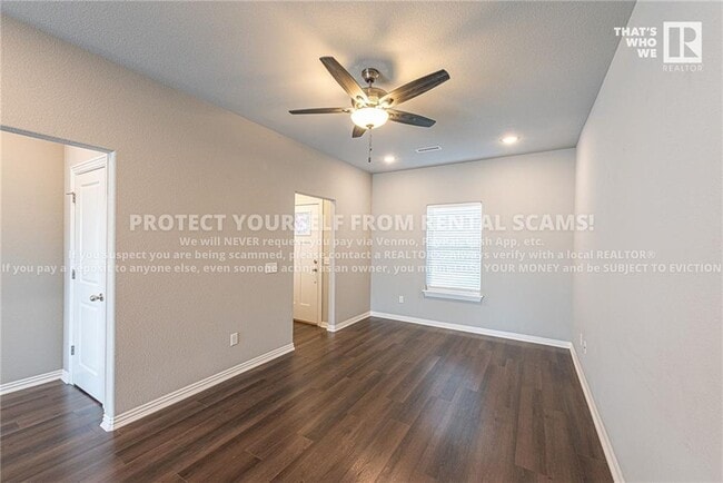 Photo - 211 Grove Ln