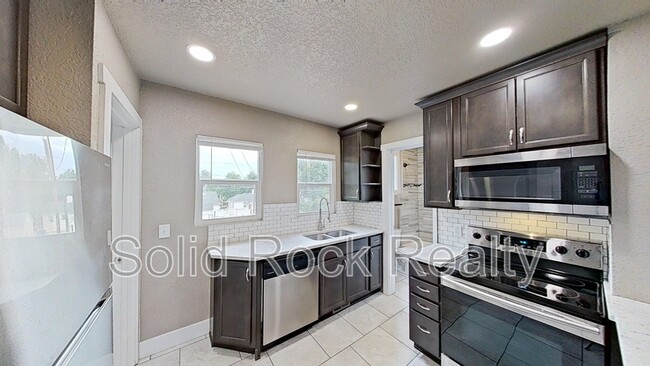 Photo - 745 N Walnut St