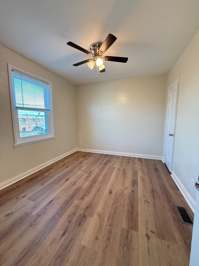 Photo - 7521 Lange St