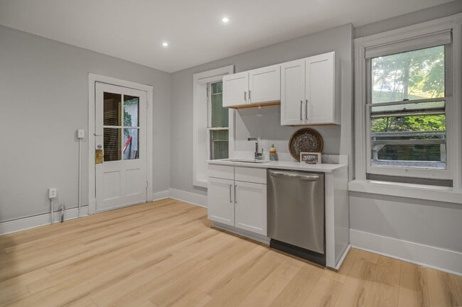 Photo - 710 E State St Unit 710 House