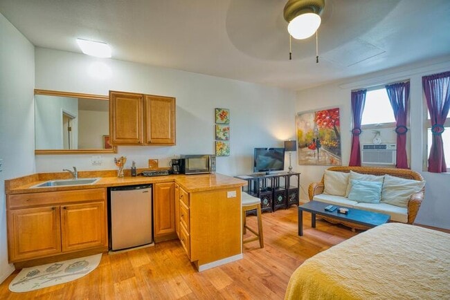 Building Photo - 332 Keawe St Rental
