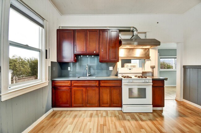 Photo - Three Bedroom House in Visitacion Valley