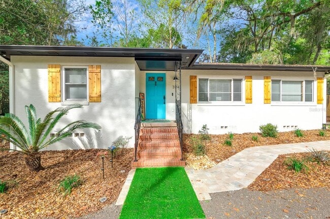 Photo - 304 NW 24th St