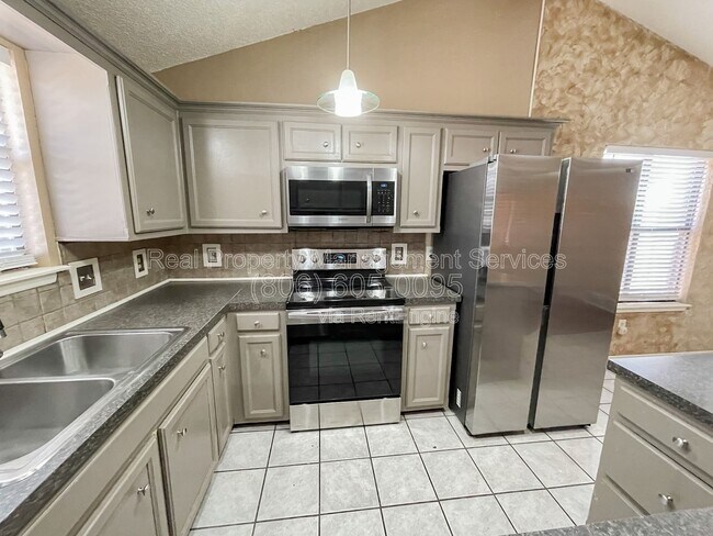 Photo - 2108 77th St