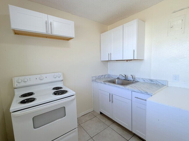 Photo - 1341 Winnifred St