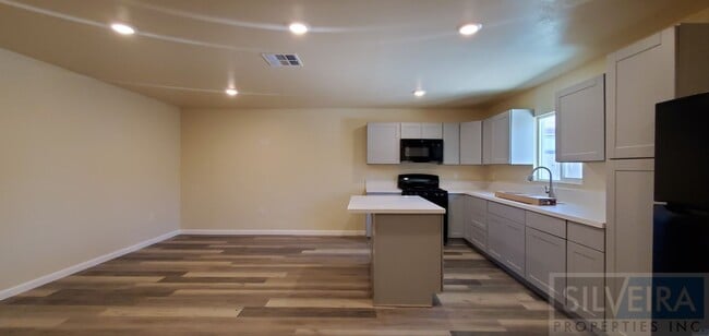 1390 Yale Pl Unit 1390-A