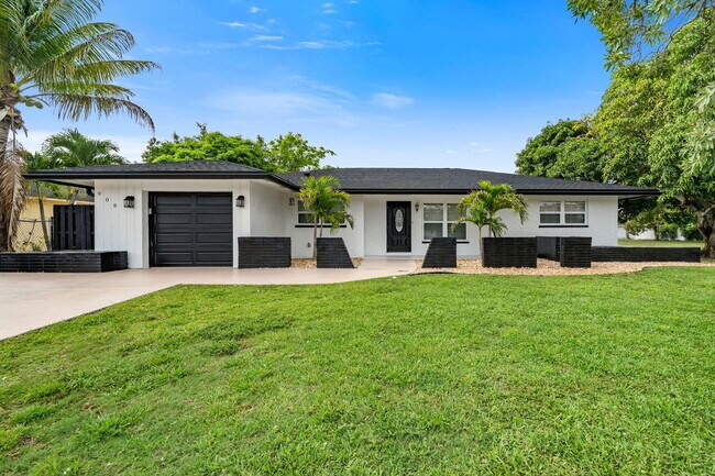 Photo - 908 Hibiscus Dr
