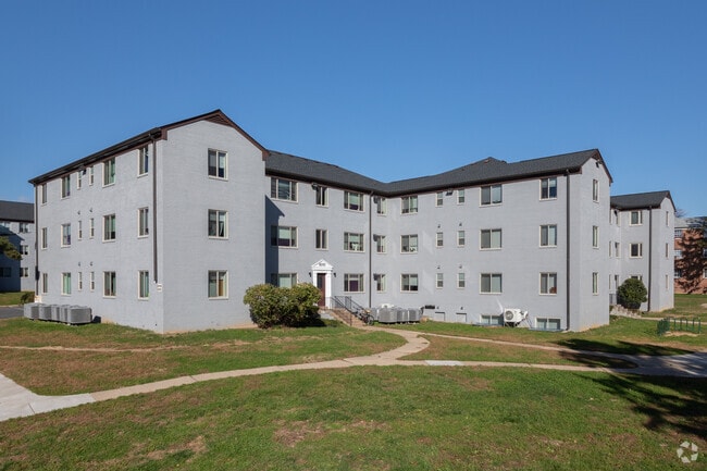 Parkwood Apartments - Parkwood Apartments