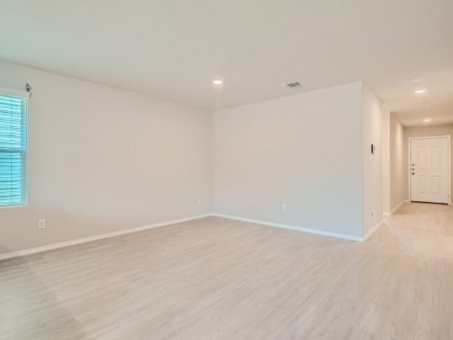 Photo - 15011 Dorset Wheel