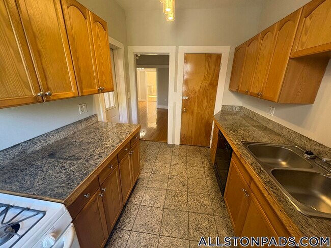 8 Farrington Ave Unit 4