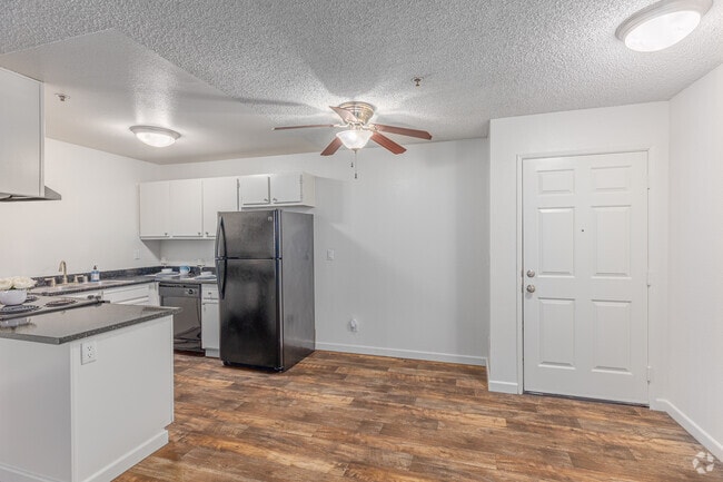 1BR, 1BA - 620SF - Dining Room - Elan Villa Parq