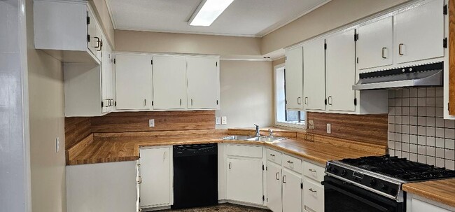 Photo - 406 Canterbury Dr