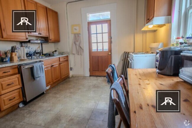 Building Photo - 4 bedroom in Allston MA 02134 Unit 4 Rental