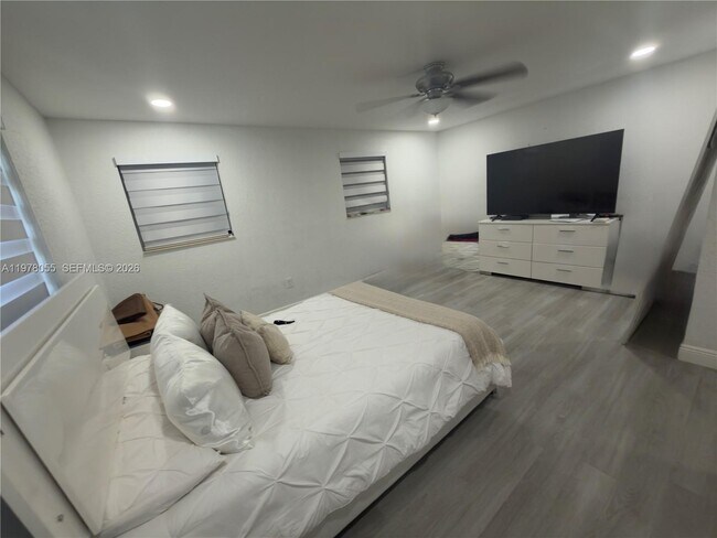 Photo - 17100 NW 77th Ct Unit 1