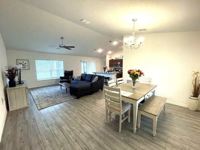 Photo - 714 Davidson St SE