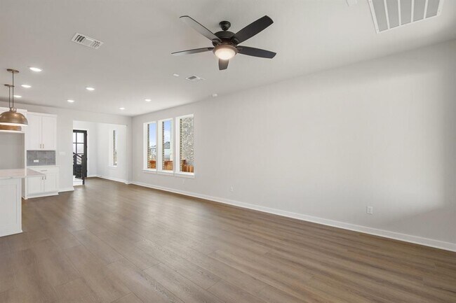 Photo - 144 Granit Oak Dr