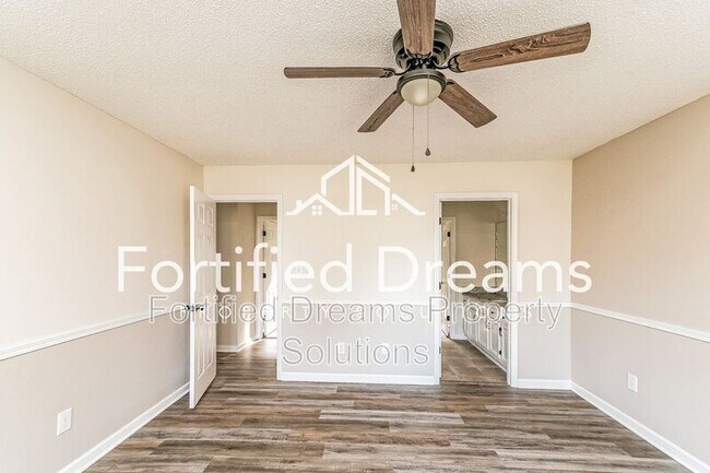 Photo - 814 N Greenbriar St