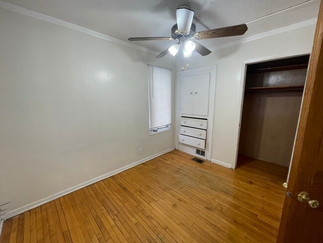 Photo - 1062 11th Ave SE