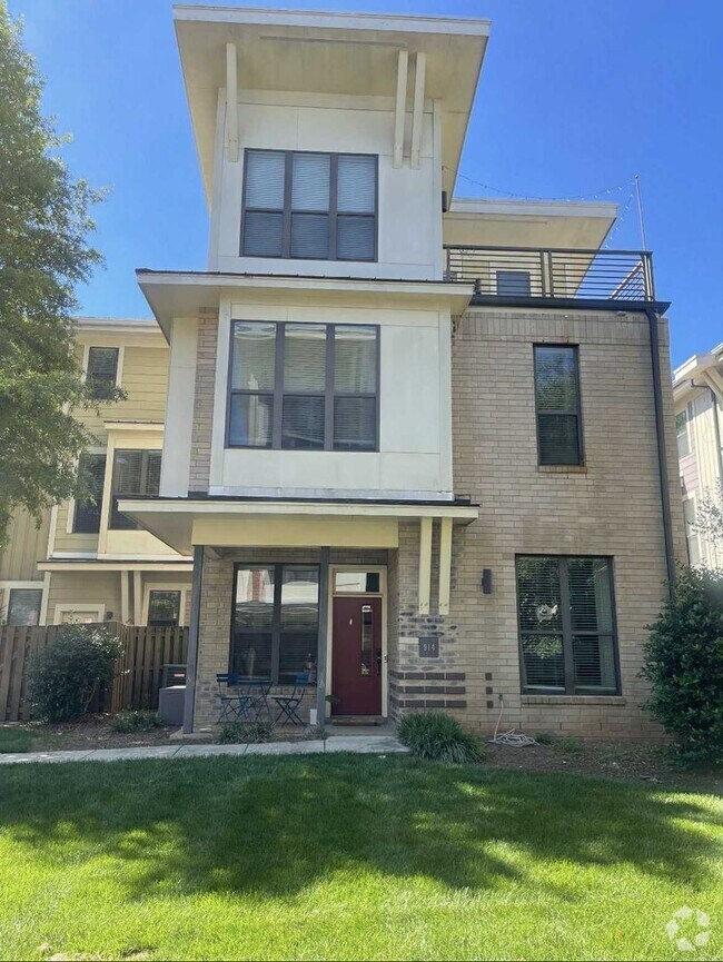 Building Photo - Spacious End-Unit Townhome in Steel Garden...