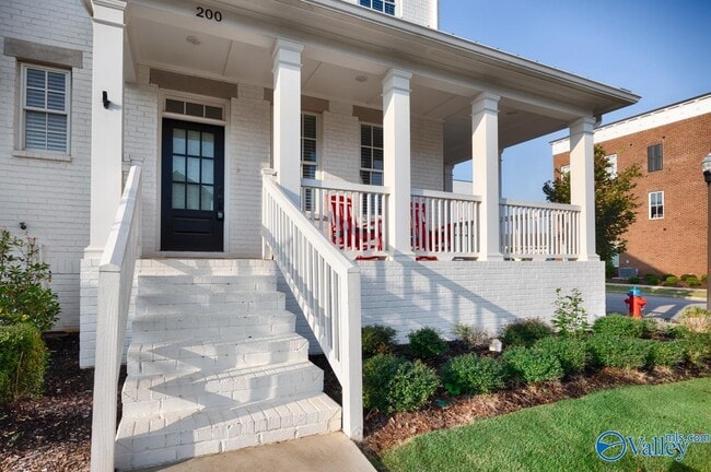 Photo - 200 St Louis St