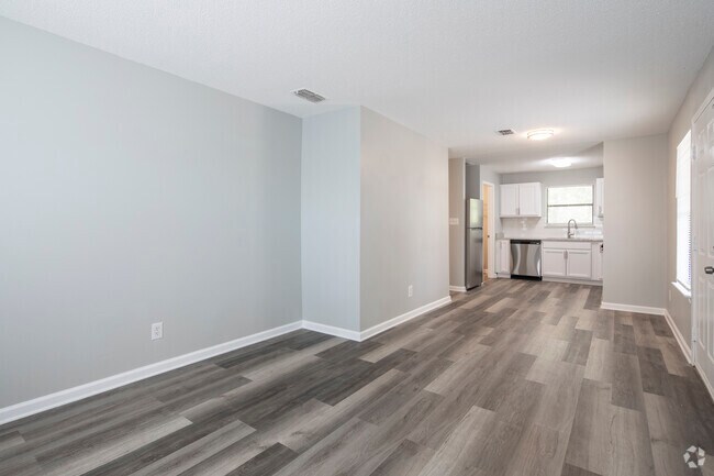 2BR, 2BA - 900SF - Living Room