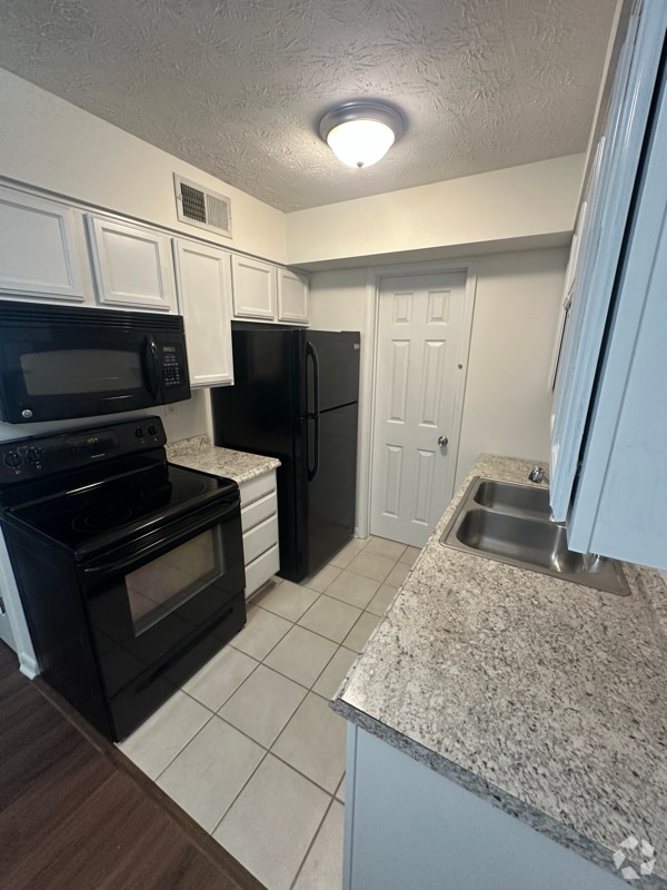 Building Photo - 201 Middletown Square Rental