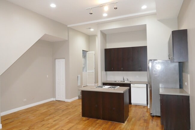 Building Photo - 1463 W Huron St Unit 1F