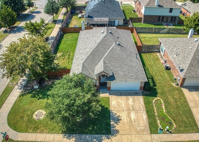 Photo - 201 Clydesdale St