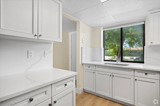 Building Photo - 3666 Pinehurst Dr Rental