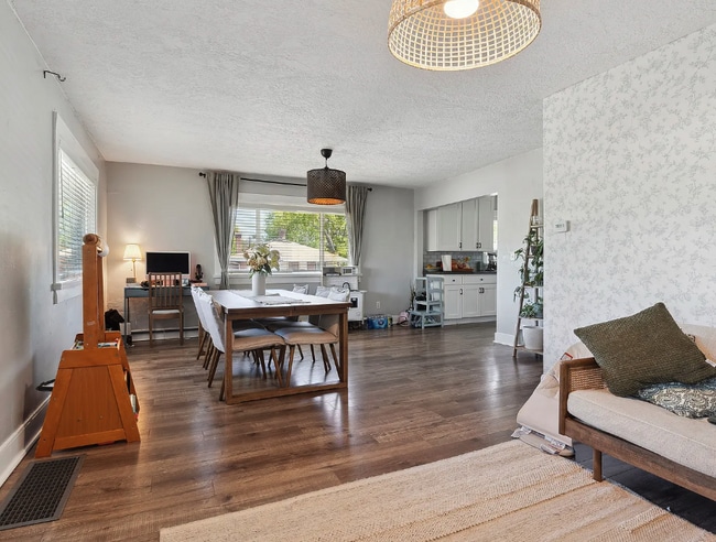 Photo - "Charming 3-Bed House in Salt Lake City with Elegant Granite Finishes!"