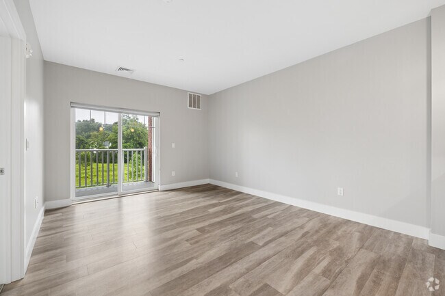 1BR, 1BA - 761SF - Living Room