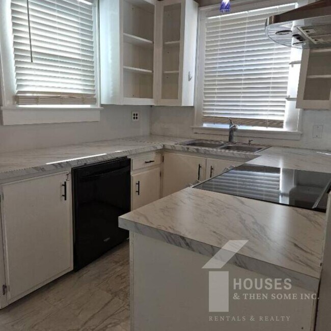 Photo - 106 E Wilburn Ave