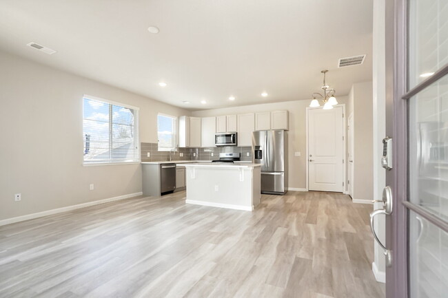 Spacious 3 Bed, 2.5 Bath Townhome in Prime... - Spacious 3 Bed, 2.5 Bath Townhome in Prime... Unit 6