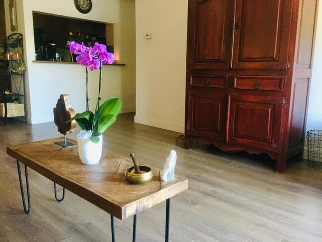 Photo - 5460 White Oak Ave Unidad G108