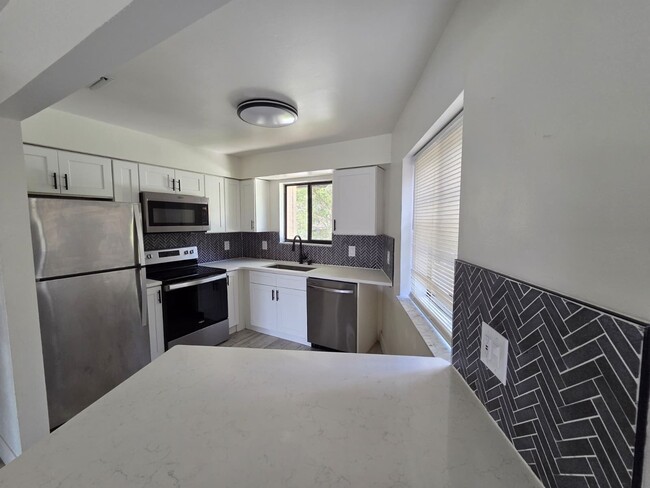 Photo - 1746 Foxhall Cir